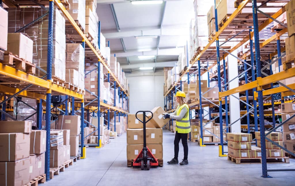Inventario de almacén en centro logístico